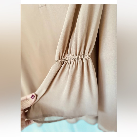 Women’s Tan Flowy Oversized Blouse SizeXS Long Sleeves Bell Show Me Your Mumu - Picture 4 of 14